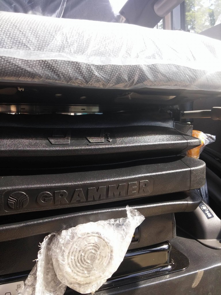 Tractor LS model XU6168 CAB, 68 CP,motor L4C25-T2- Mitsubishi, Tier V tractiune 4x4 - Image 3
