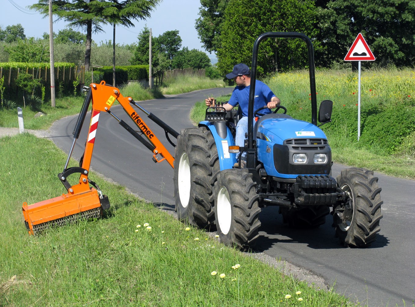 Tractor LS model MT3.40, 40 CP, tractiune 4x4 cu cadru ROPS, Tier V - Image 2