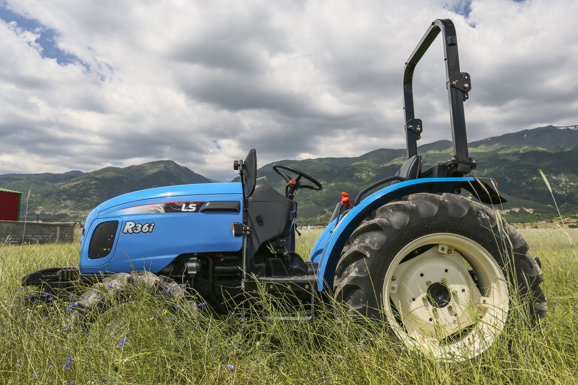 Tractor LS model R36i ROPS, 38.5 CP - Image 5