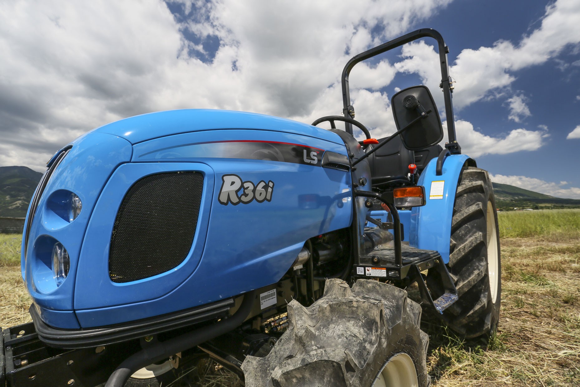 Tractor LS model R36i ROPS, 38.5 CP - Image 2