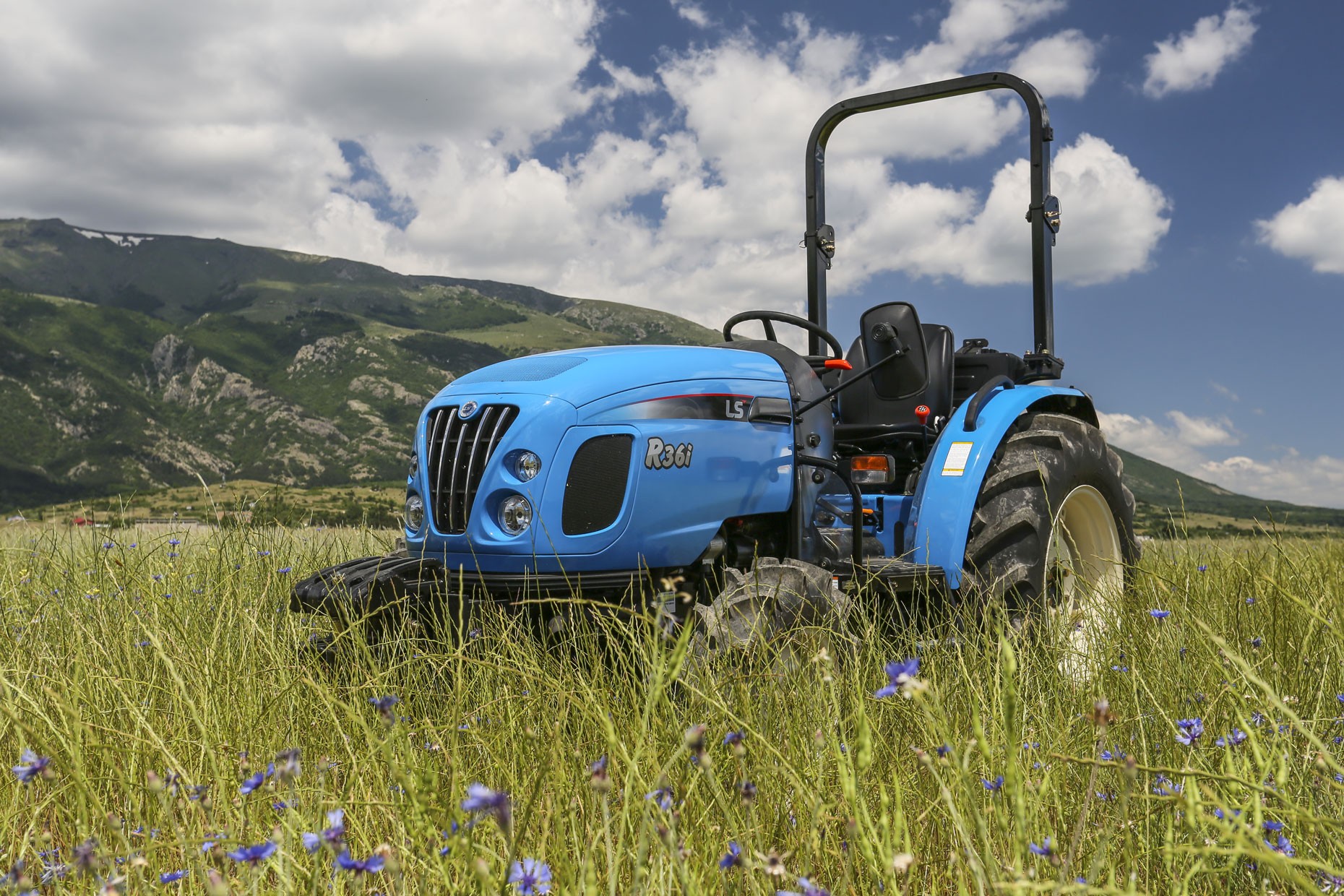 Tractor LS model R36i ROPS, 38.5 CP - Image 4
